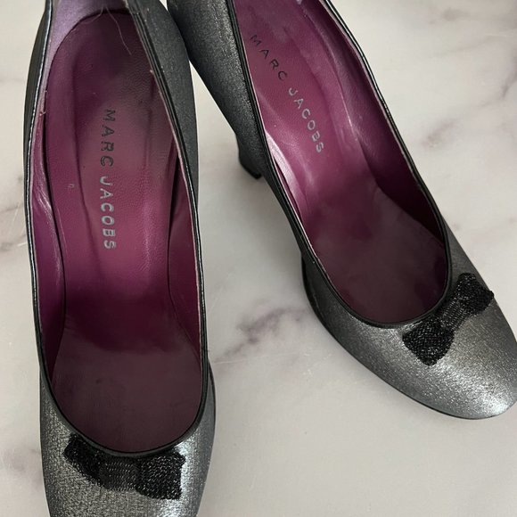 VINTAGE Marc Jacobs Silver Bow Pumps - Picture 3 of 5